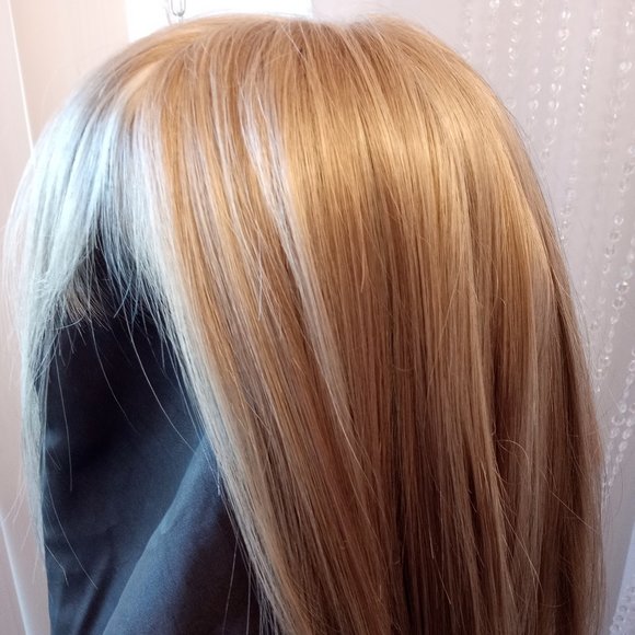 Taylor Swift Style Golden Blonde Wig- New In Box - Picture 11 of 15